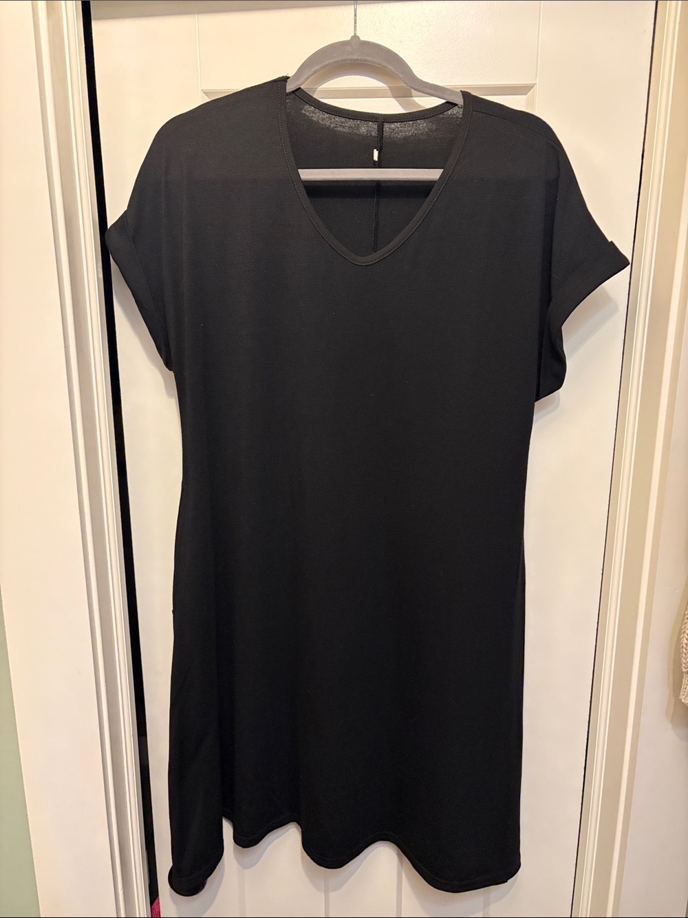 Women’s Black V-Neck Short Sleeve Tunic Dress